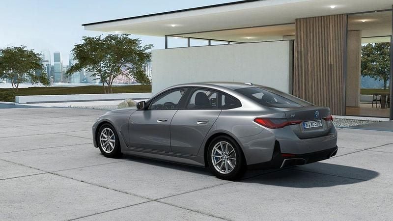 Neu BMW i4 Sport Line 210 kW (286 PS) 2025 Skyscraper grau metallic Limousine