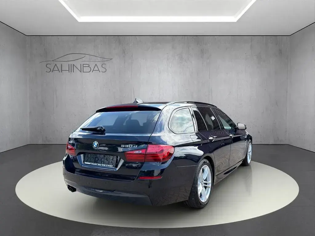 Gebraucht BMW 530 M Sport 258 PS (189 kW) 2016 Schwarz Kombi