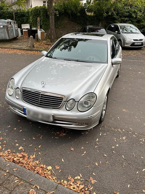 Silber Gebraucht 2003 Mercedes E270 Limousine | 5.500 € (Teuer) - Bild 1/4