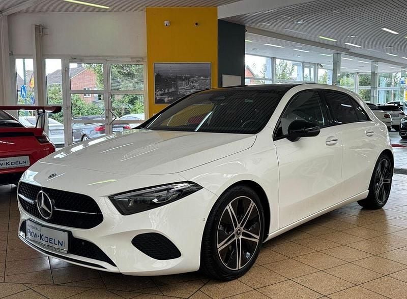 Polarweiss unilack Gebraucht 2024 Mercedes A180 Night Limousine | 27.999 € (Guter Preis) - Bild 1/4