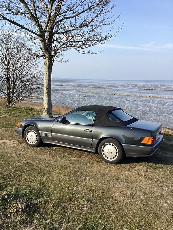 Schwarz Gebraucht 1990 Mercedes SL300 Cabrio | 27.100 € - Bild 1/4