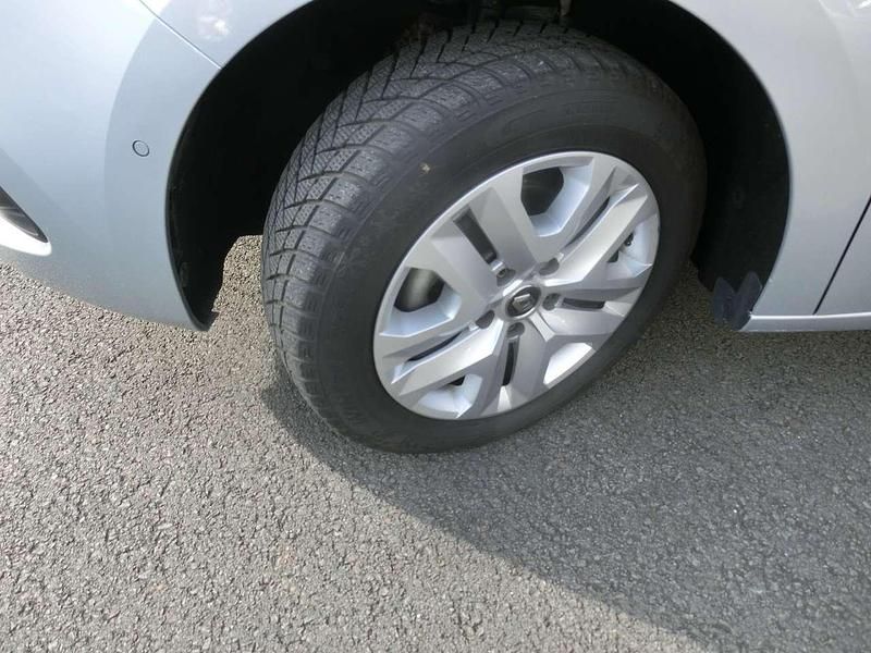 Gebraucht Renault Kangoo Play 131 PS (96 kW) 2023 Silber  grau  metallic Van / Kleinbus