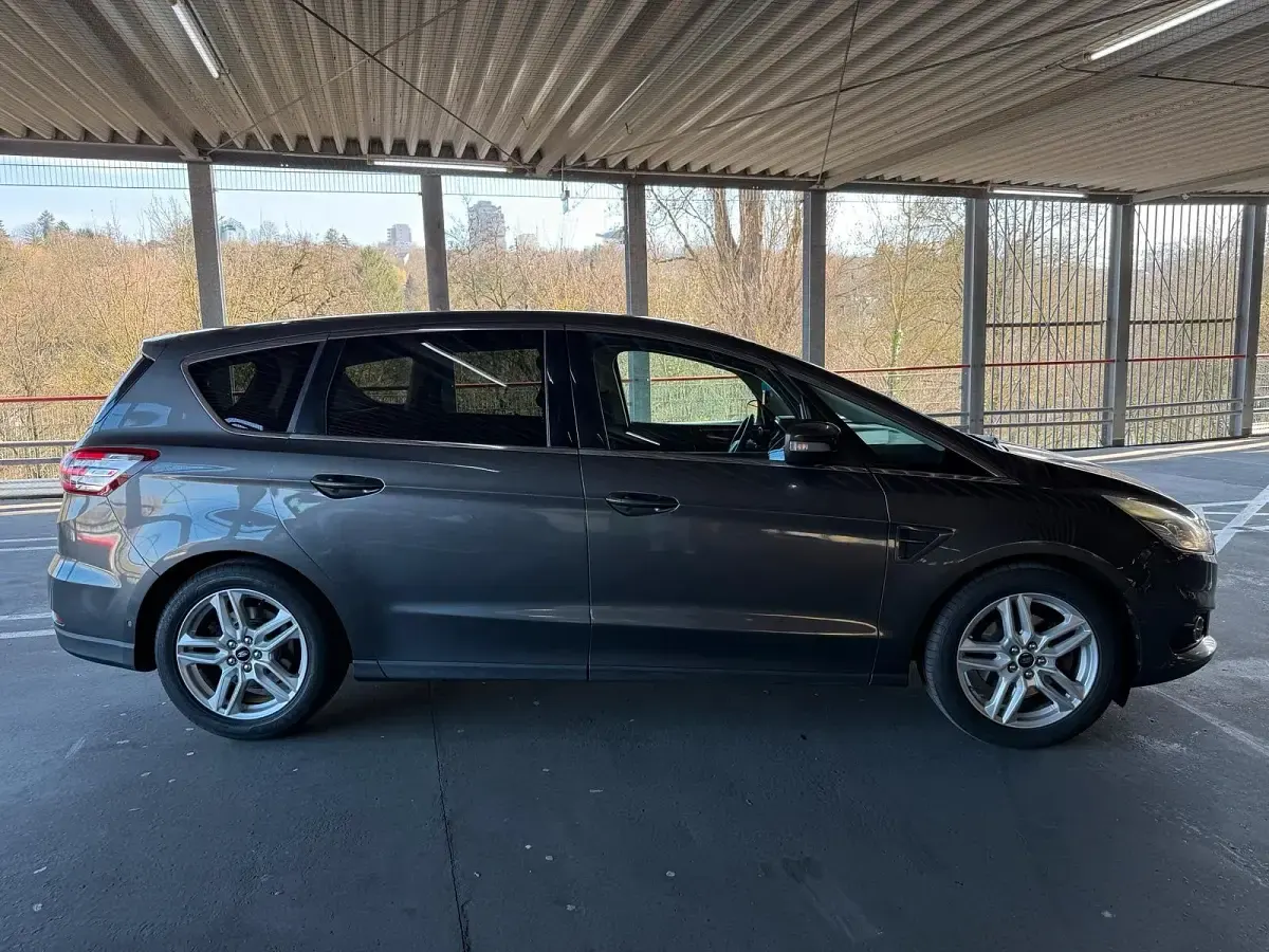 Używany Ford S-MAX Titanium 211 KM (155 kW) 2016 Szary Minivan