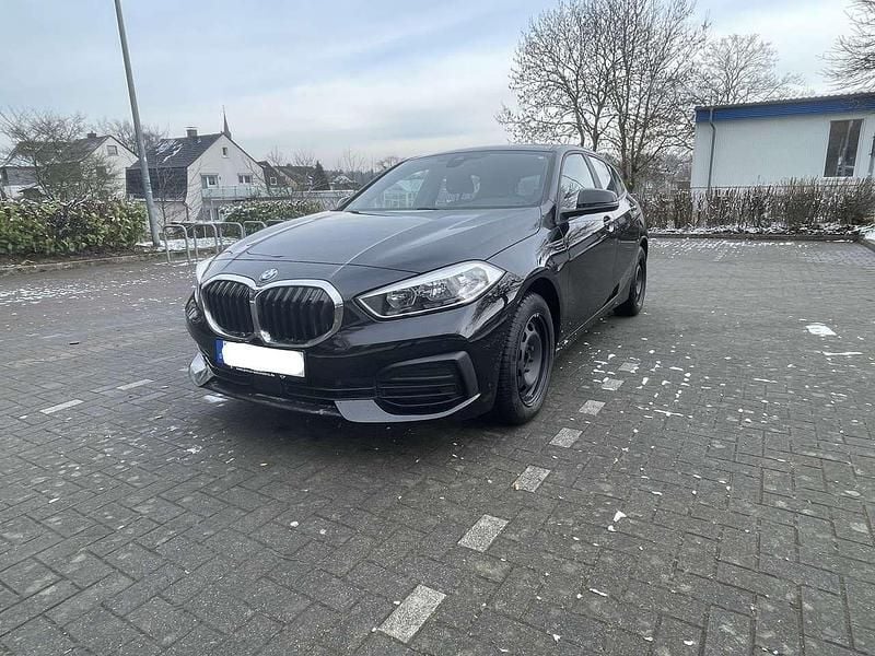 Schwarz Gebraucht 2020 BMW 118 Advantage Kleinwagen | 16.300 € (Guter Preis) - Bild 1/4