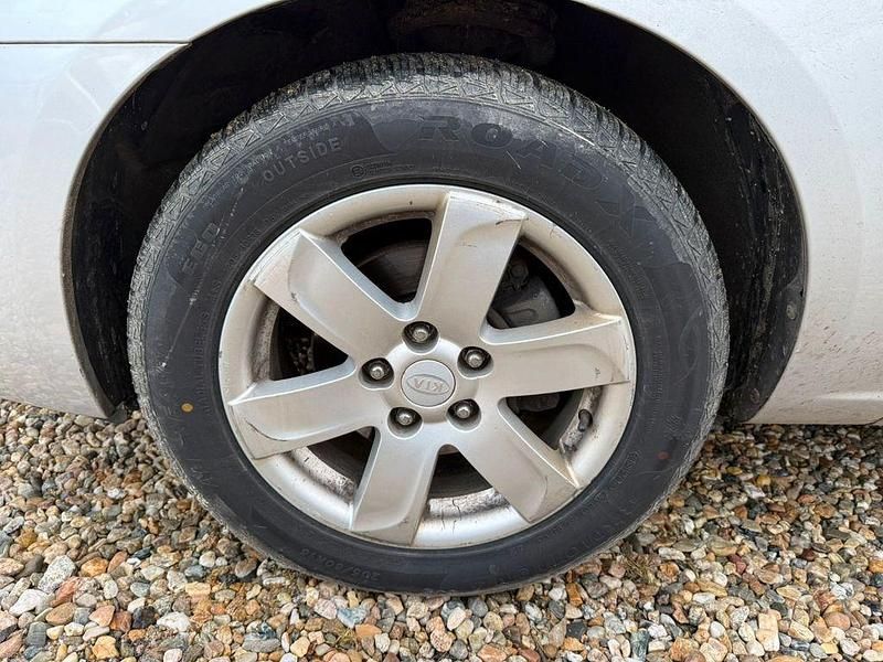 Gebraucht Kia Carens EX 144 PS (105 kW) 2007 Silber Van / Kleinbus