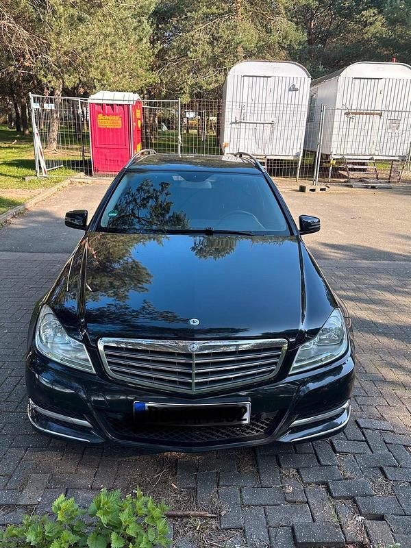 Gebraucht Mercedes C250 Elegance 204 PS (150 kW) 2011 Schwarz Kombi