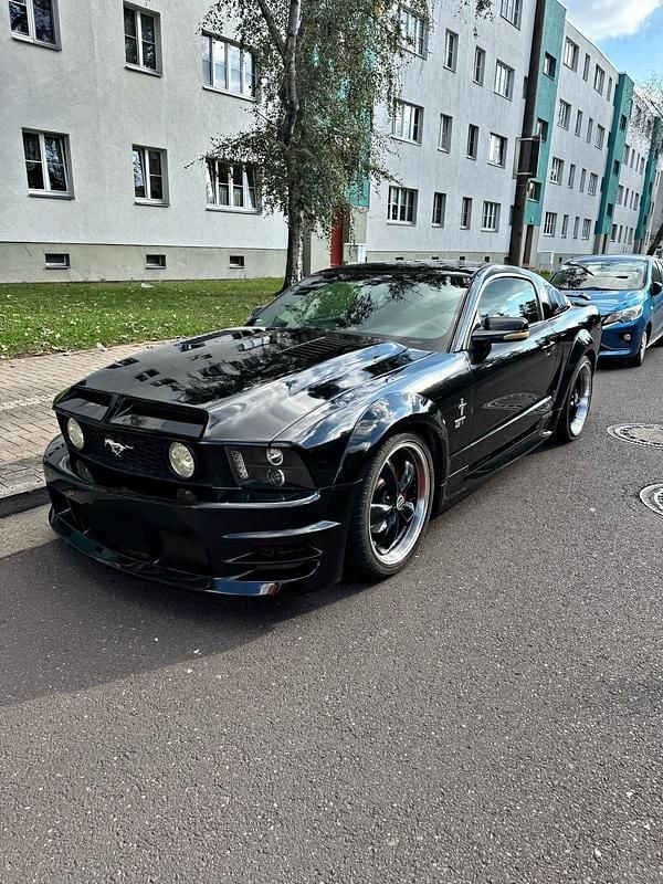 Gebraucht Ford Mustang GT 305 PS (224 kW) 2006 Schwarz Coupé
