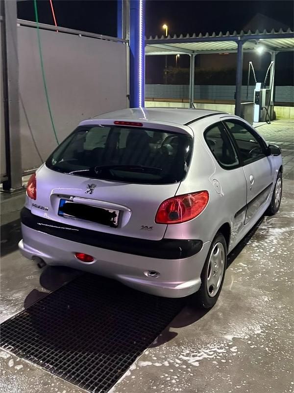 Gebraucht Peugeot 206 88 PS (64 kW) 2003 Silber Coupé