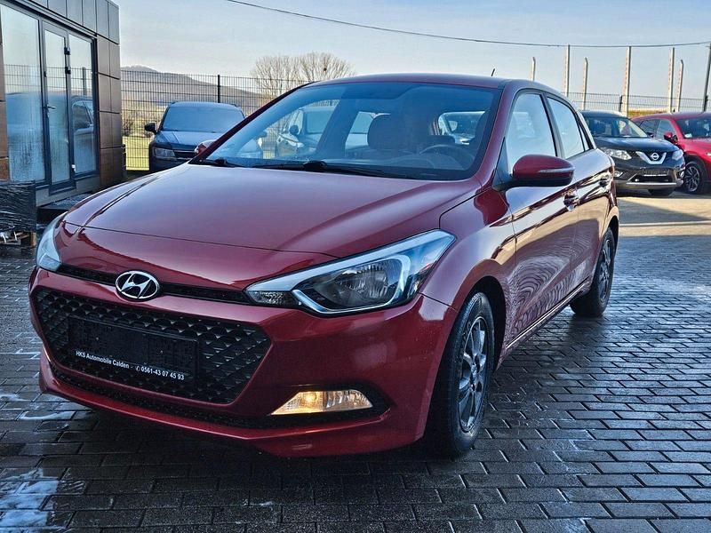 Rot Gebraucht 2016 Hyundai i20 YES! Kleinwagen | 8.900 € (Fairer Preis) - Bild 1/4