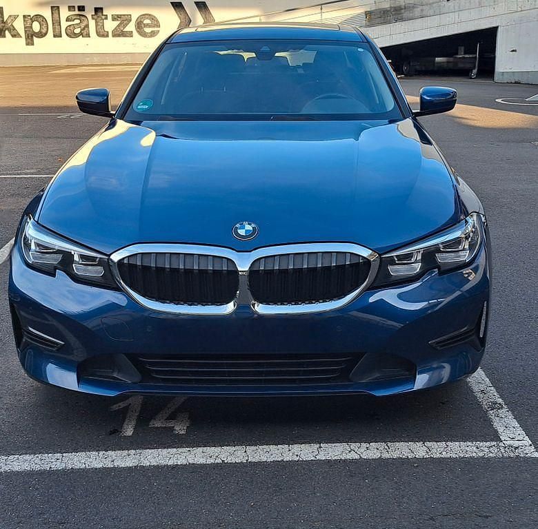 Blau Gebraucht 2020 BMW 320 Advantage Limousine | 28.800 € (Etwas zu teuer) - Bild 1/4