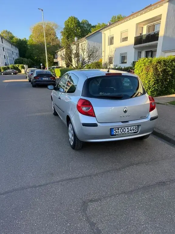 Gebraucht Renault Clio II 58 PS (42 kW) 2006 Silber Kleinwagen