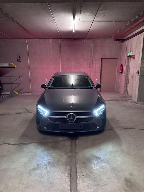 Grau Gebraucht 2022 Mercedes A200 Limousine | 27.500 € (Fairer Preis) - Bild 1/4