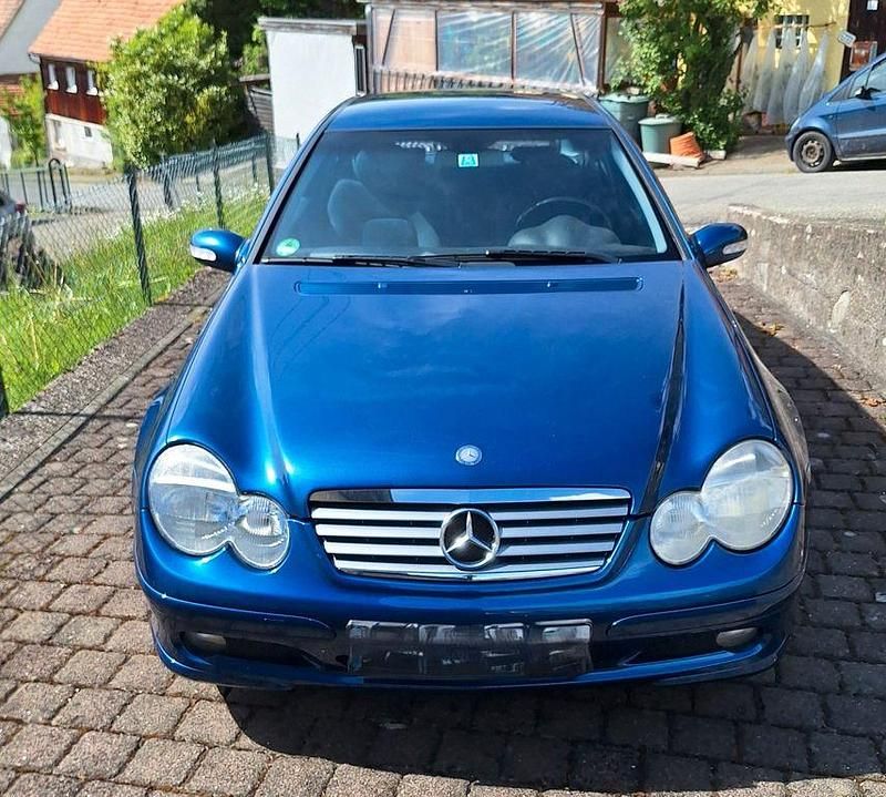 Blau Gebraucht 2003 Mercedes C200 Avantgarde Coupé | 4.000 € (Teuer) - Bild 1/4