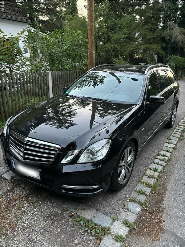Schwarz Gebraucht 2011 Mercedes E220 Avantgarde Kombi | 9.000 € (Guter Preis) - Bild 1/4