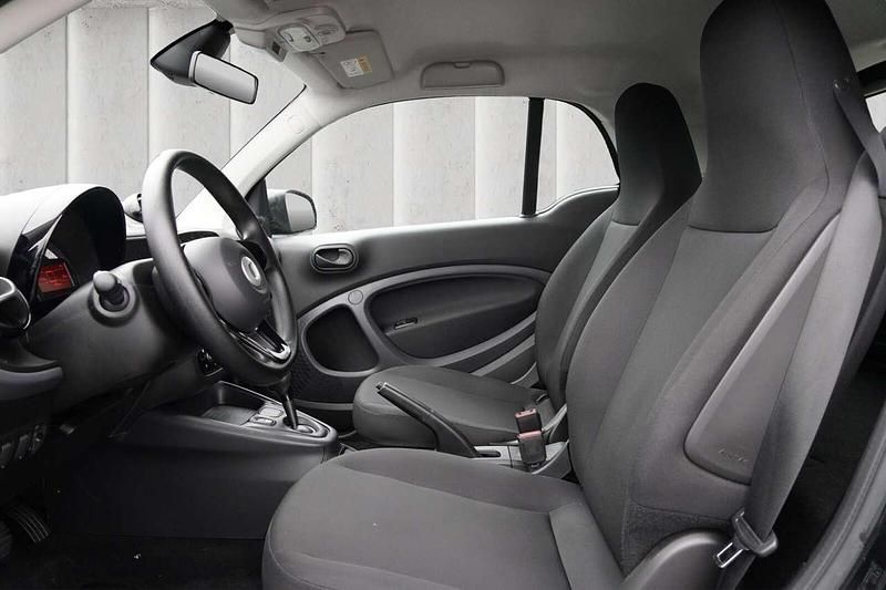 Gebraucht Smart ForTwo Coupé 60 kW (82 PS) 2022 Schwarz Kleinwagen