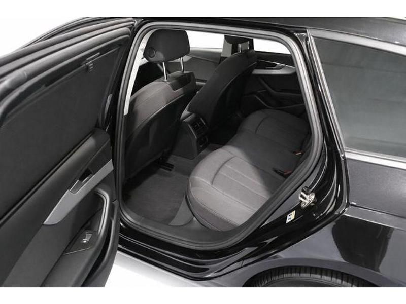 Gebraucht Audi A4 150 PS (110 kW) 2022 Mythosschwarz metallic (metallic) Kombi