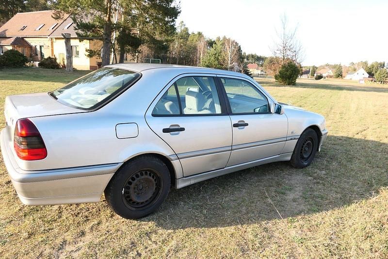 Gebraucht Mercedes C240 170 PS (125 kW) 1998 Silber Limousine