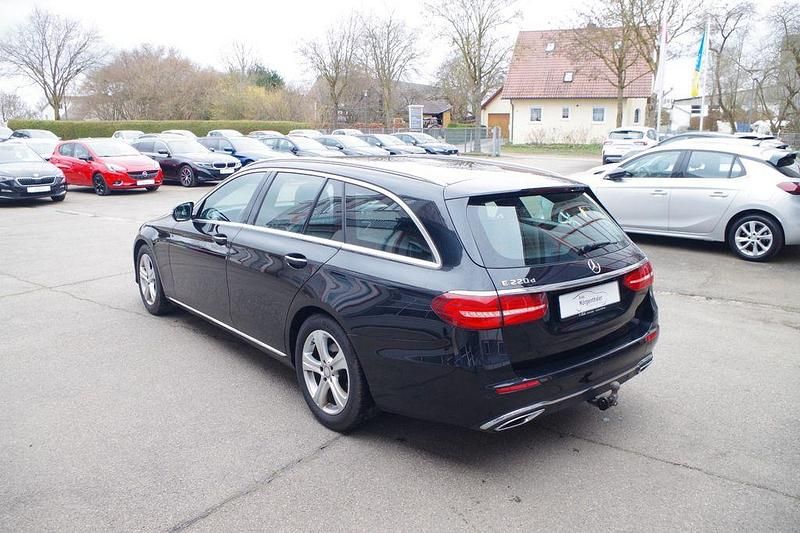 Gebraucht Mercedes E220 Avantgarde 194 PS (142 kW) 2016 Schwarz Kombi