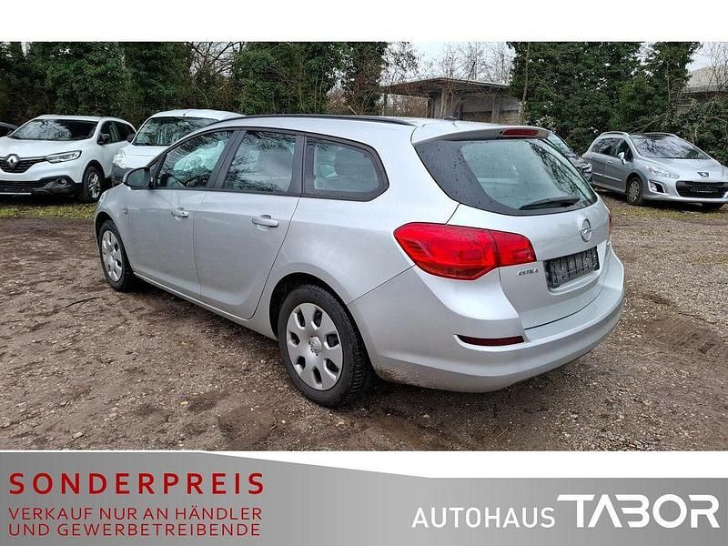 Gebraucht Opel Astra Selection 95 PS (69 kW) 2011 Argon silber/ice silver (m2) Kombi