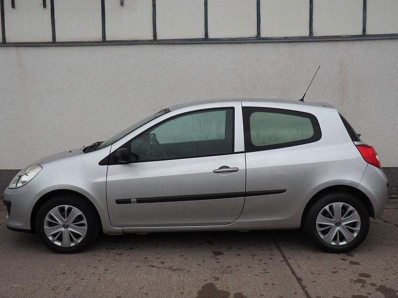 Gebraucht Renault Clio III Extreme 75 PS (55 kW) 2009 Silber Kleinwagen