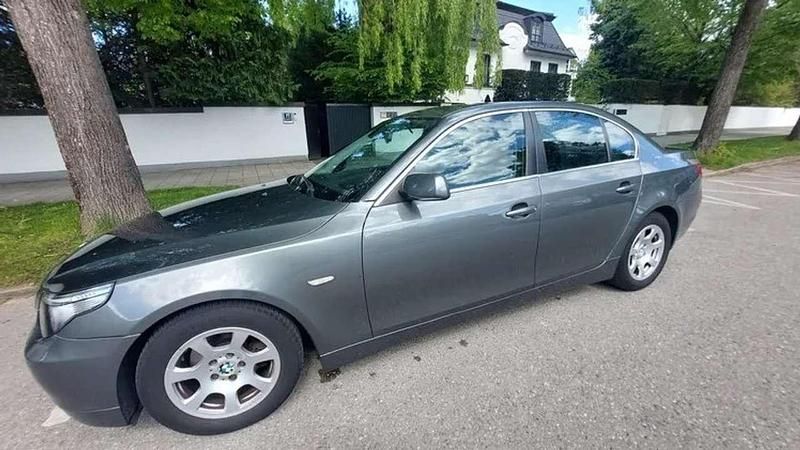 Grau Gebraucht 2005 BMW 523 Limousine | 3.400 € - Bild 1/4