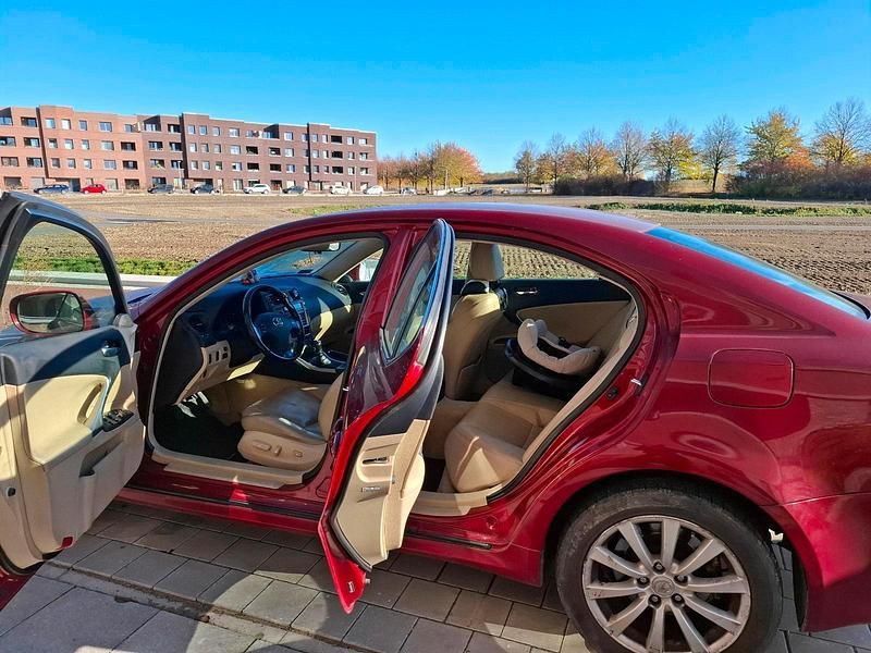 Gebraucht Lexus IS220d 177 PS (130 kW) 2007 Rot Limousine