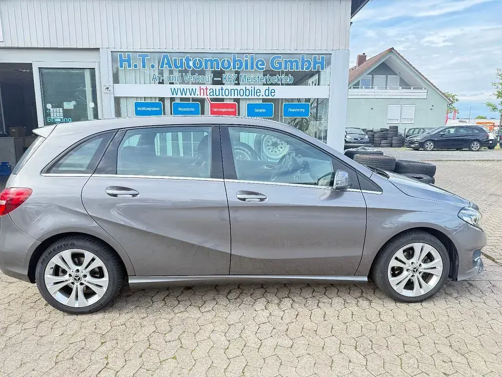 Gebraucht Mercedes B180 109 PS (80 kW) 2017 Grau Van / Kleinbus