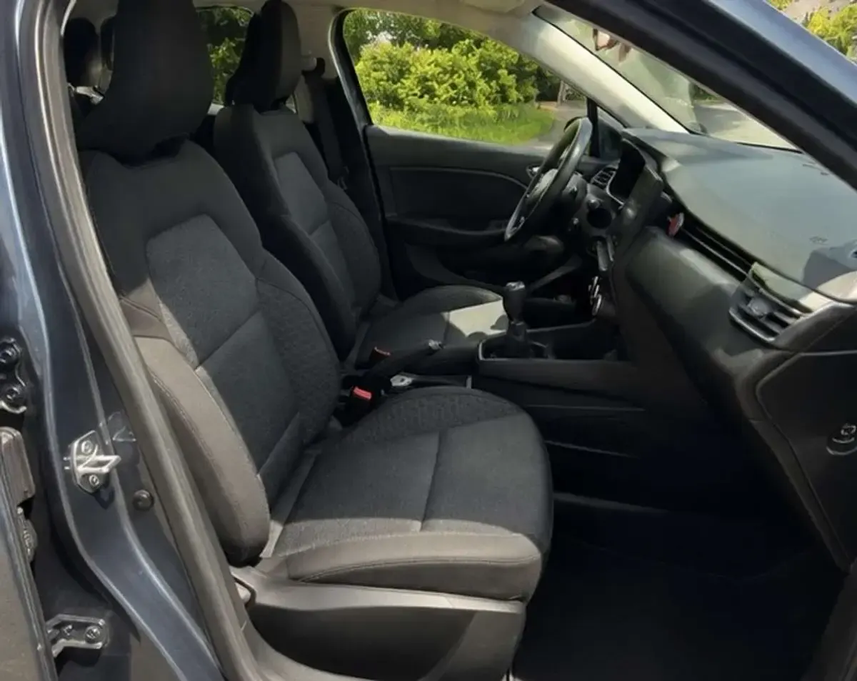 Gebraucht Renault Clio V 91 PS (66 kW) 2021 Grau Limousine