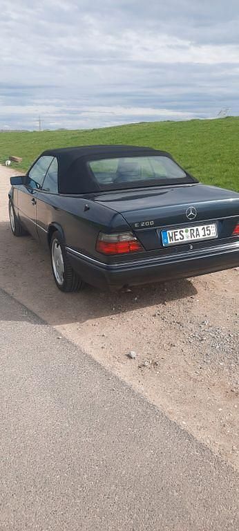 Second-hand Mercedes E200 136 CP (100 kW) 1997 Negru Cabrio