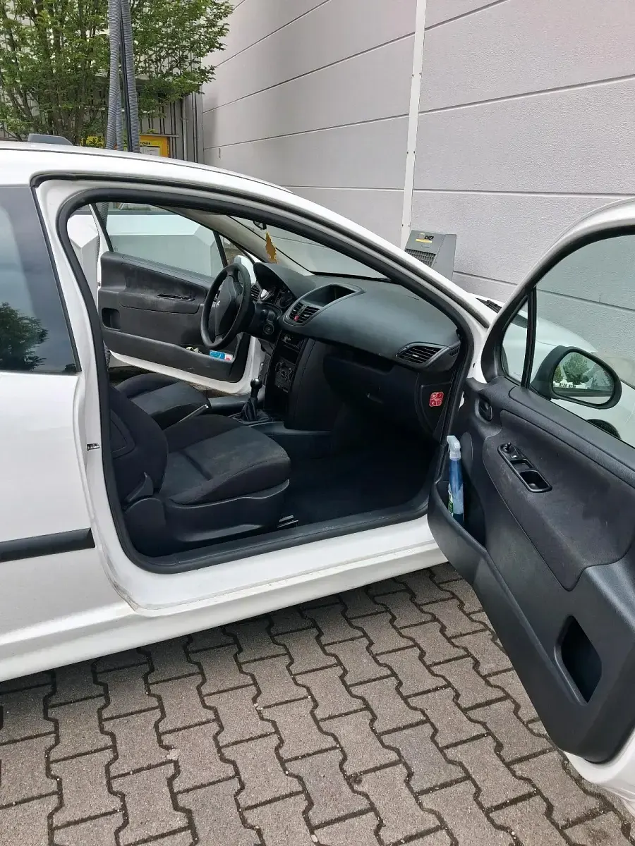 Gebraucht Peugeot 207 2009 Weiß Coupé