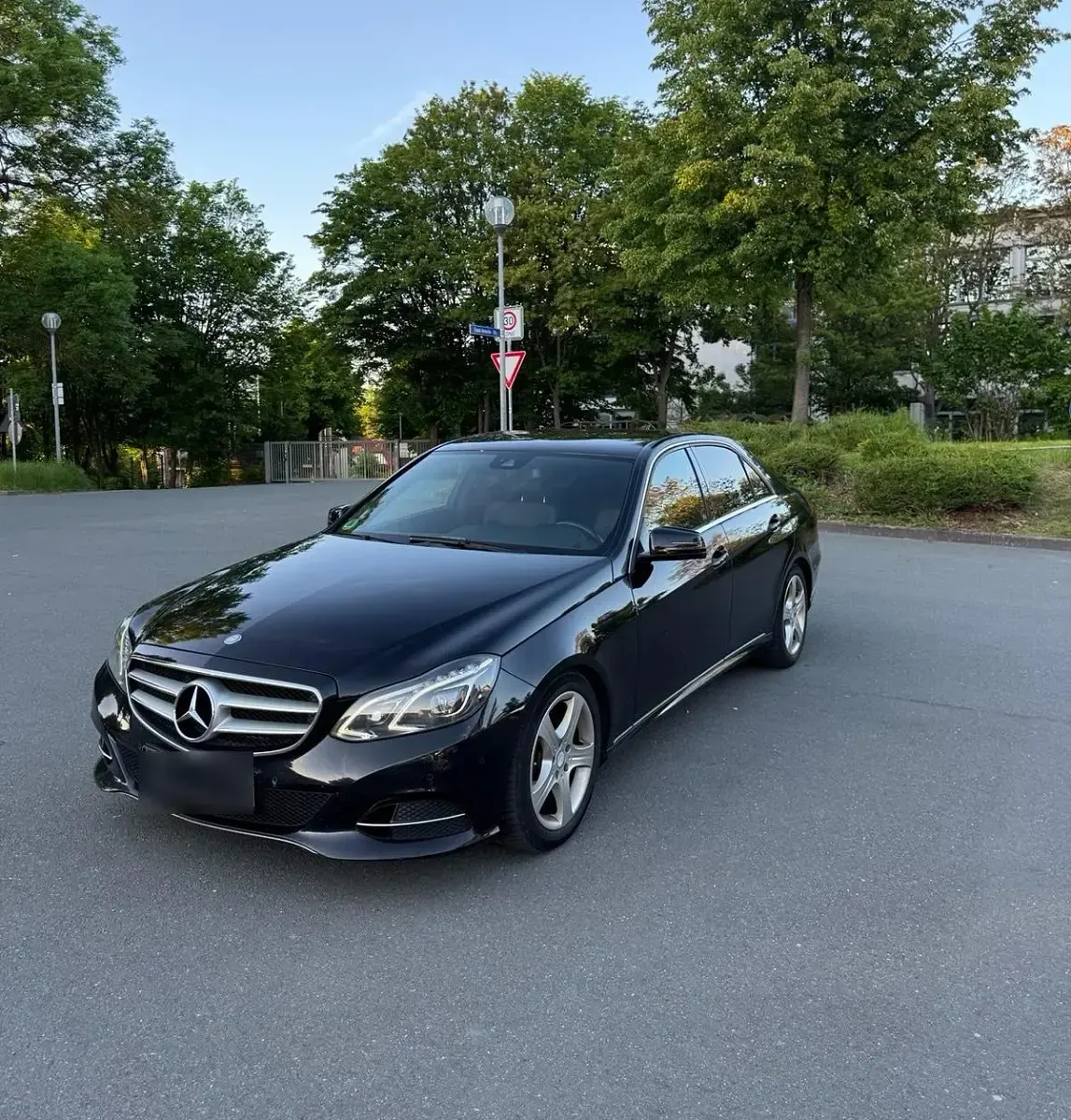 Gebraucht Mercedes E220 170 PS (125 kW) 2013 Schwarz Limousine