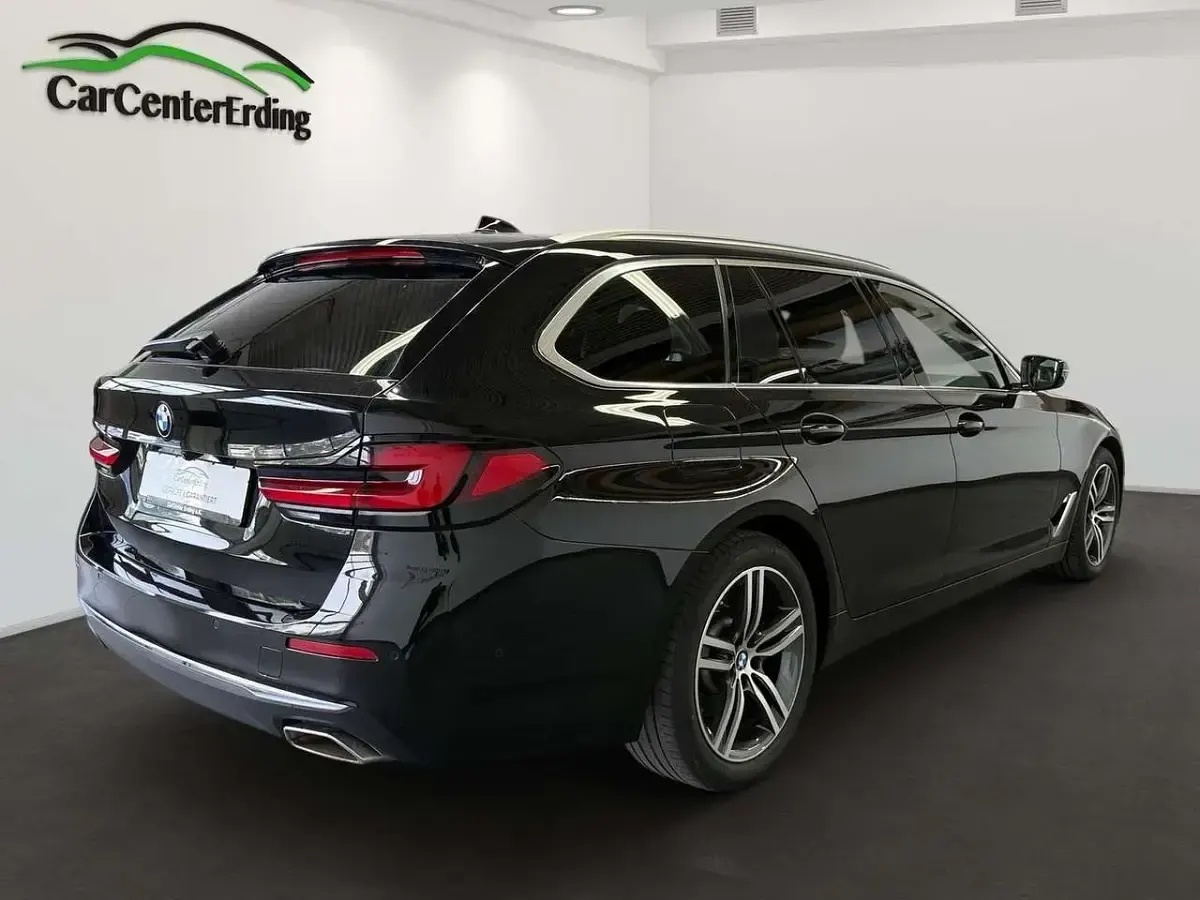 Gebraucht BMW 520 190 PS (139 kW) 2021 Schwarz ii/bonnet fluid black Kombi