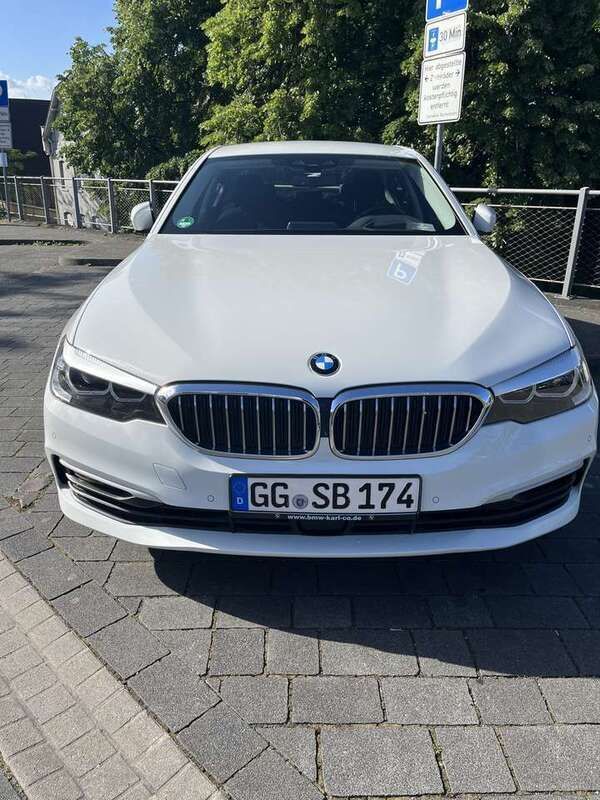 Weiß Gebraucht 2019 BMW 520 Comfort Edition Limousine | 25.999 € (Superpreis) - Bild 1/4