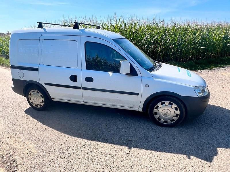 Weiß Gebraucht 2010 Opel Combo Van / Kleinbus | 2.500 € (Superpreis) - Bild 1/4
