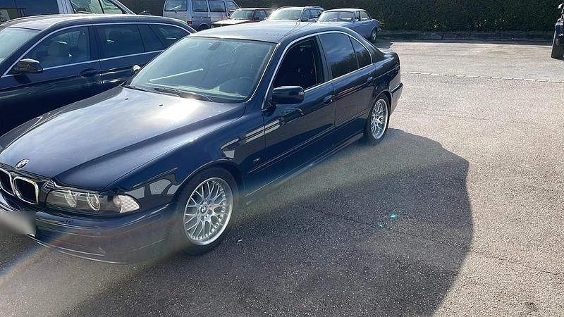 Blau Gebraucht 2001 BMW 525 Limousine | 6.500 € (Etwas zu teuer) - Bild 1/4