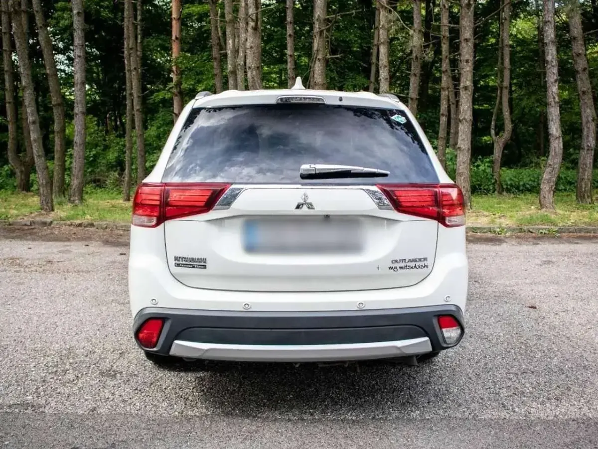 Gebraucht Mitsubishi Outlander 150 PS (110 kW) 2018 Weiß SUV