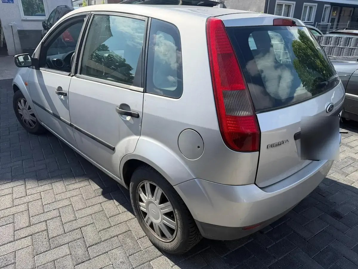 Gebraucht Ford Fiesta 60 PS (44 kW) 2004 Silber Kleinwagen