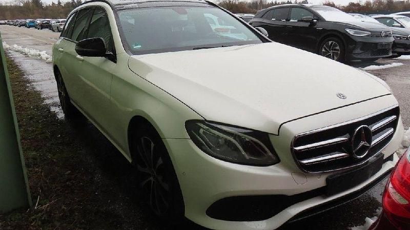 Gebraucht Mercedes E300 306 PS (225 kW) 2019 Diamantweiss Kombi