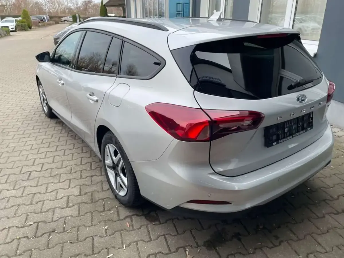 Gebraucht Ford Focus 125 PS (91 kW) 2022 Polarsilber metallic Kombi