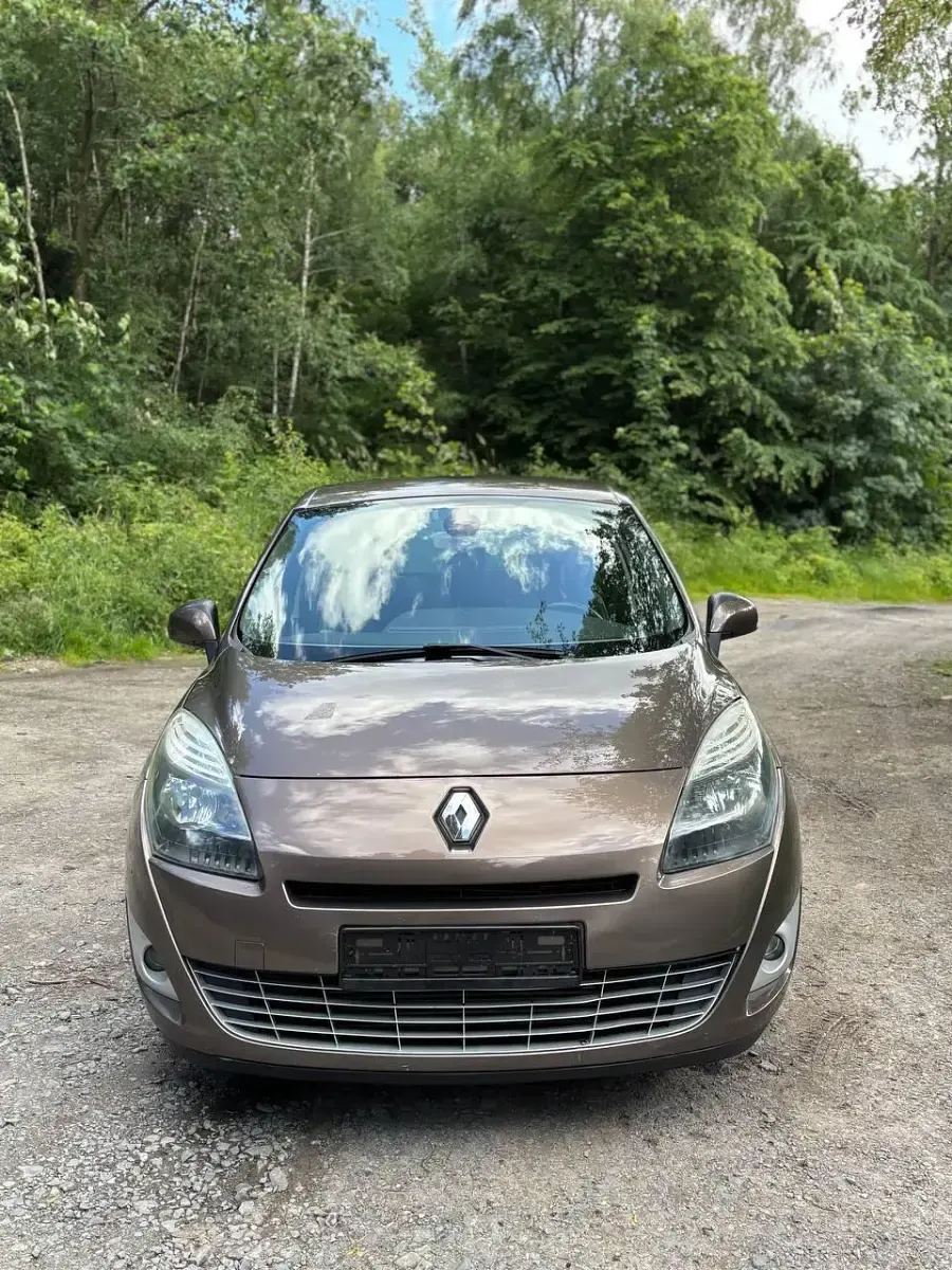 Gebraucht Renault Grand Scénic III 110 PS (80 kW) 2011 Braun Van / Kleinbus