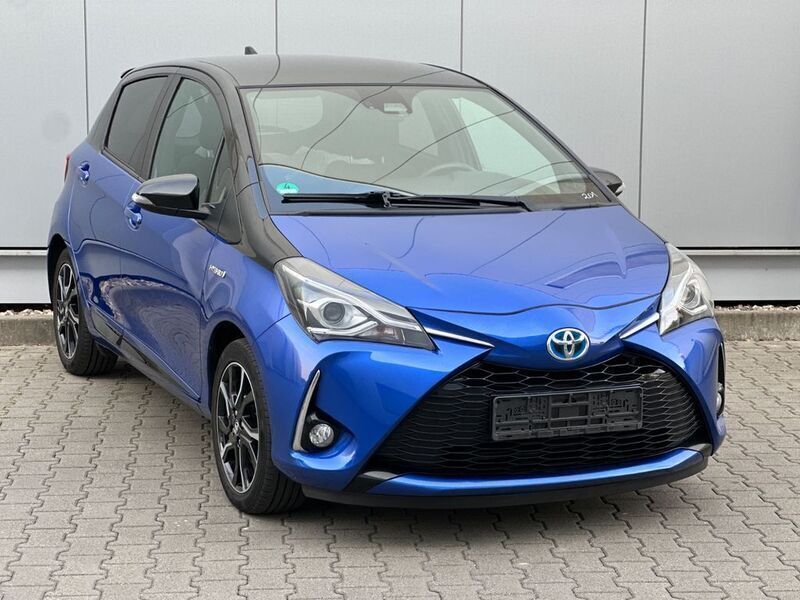 Blau Gebraucht 2018 Toyota Yaris Hybrid Style Limousine | 12.890 € (Guter Preis) - Bild 1/4