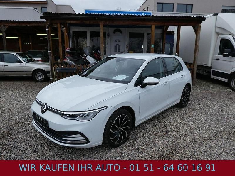 Gebraucht VW Golf VIII Active 150 PS (110 kW) 2021 Weiß Limousine