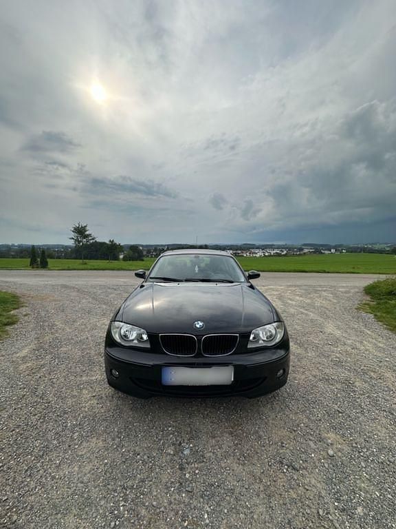Schwarz Gebraucht 2006 BMW 118 Kleinwagen | 2.900 € (Guter Preis) - Bild 1/4