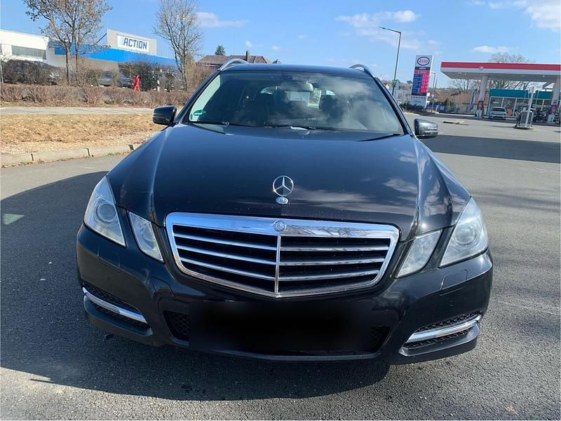 Gebraucht Mercedes E300 231 PS (169 kW) 2011 Schwarz Kombi