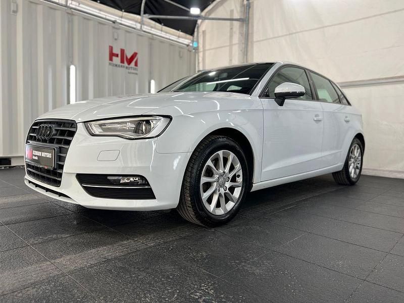Weiß Gebraucht 2016 Audi A3 Sportback Attraction Kleinwagen | 13.399 € (Fairer Preis) - Bild 1/4
