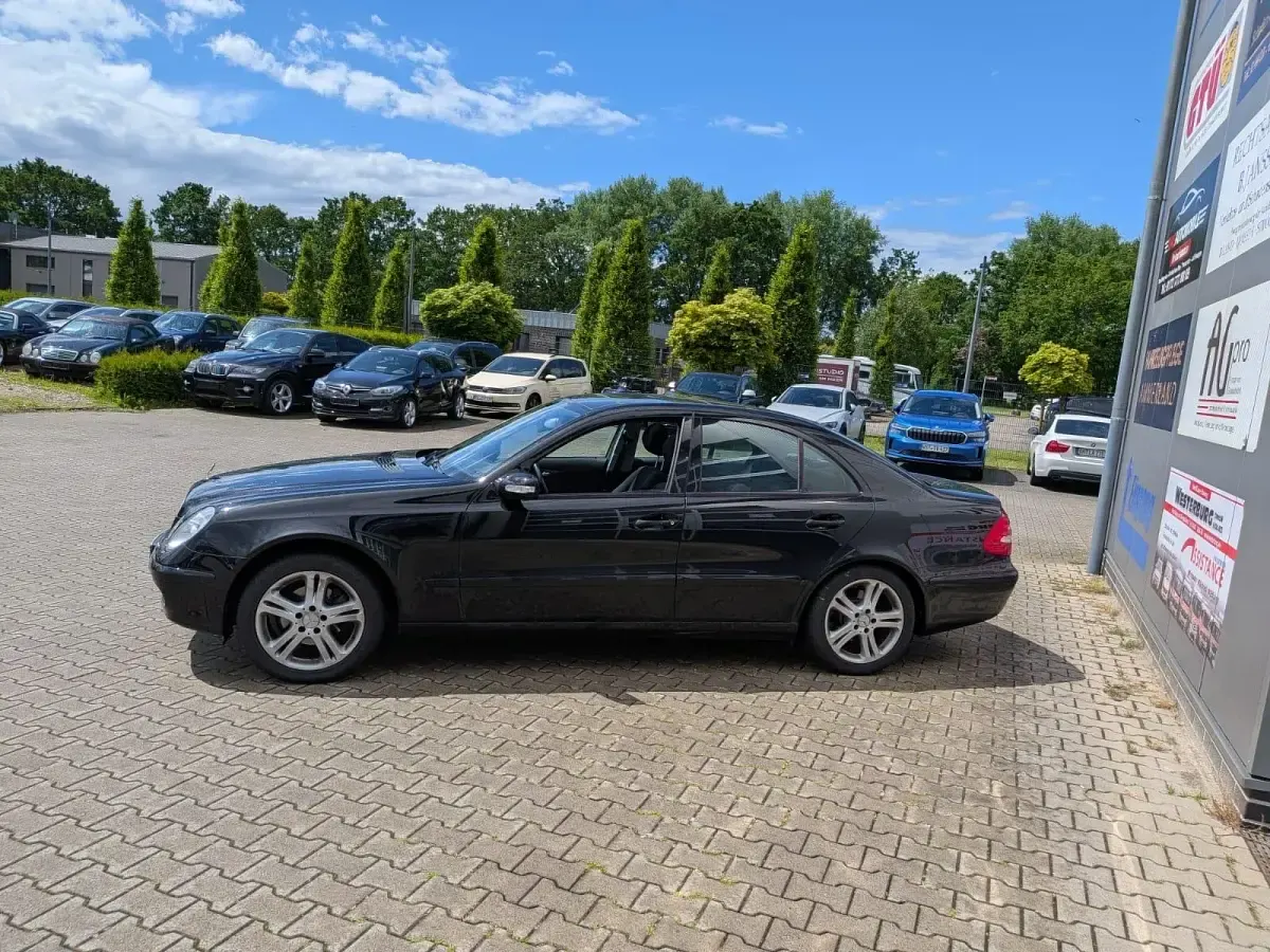 Gebraucht Mercedes E200 163 PS (119 kW) 2006 Schwarz Limousine