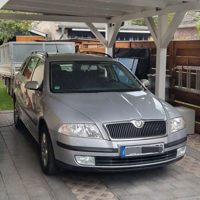 Silber Gebraucht 2008 Skoda Octavia Team Edition Kombi | 7.999 € - Bild 1/4