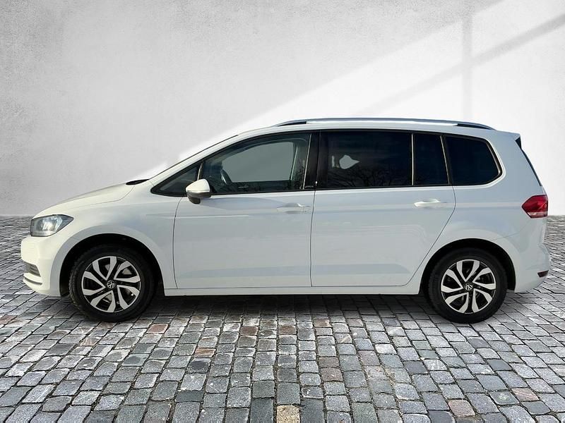 Gebraucht VW Touran Active 150 PS (110 kW) 2022 Weiss Van / Kleinbus