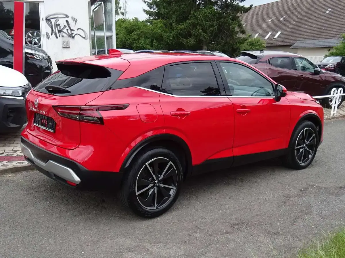 Gebraucht Nissan Qashqai Tekna 158 PS (116 kW) 2022 Z10 red SUV