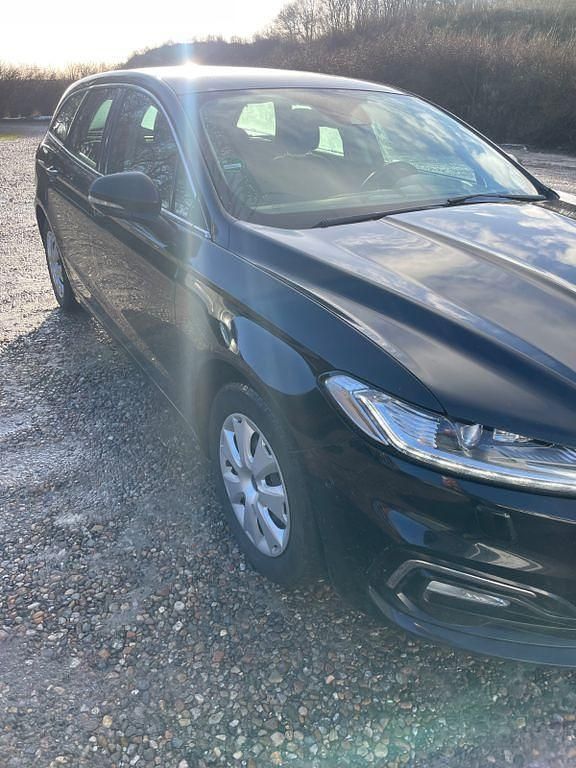 Gebraucht Ford Mondeo Titanium 150 PS (110 kW) 2019 Schwarz Limousine